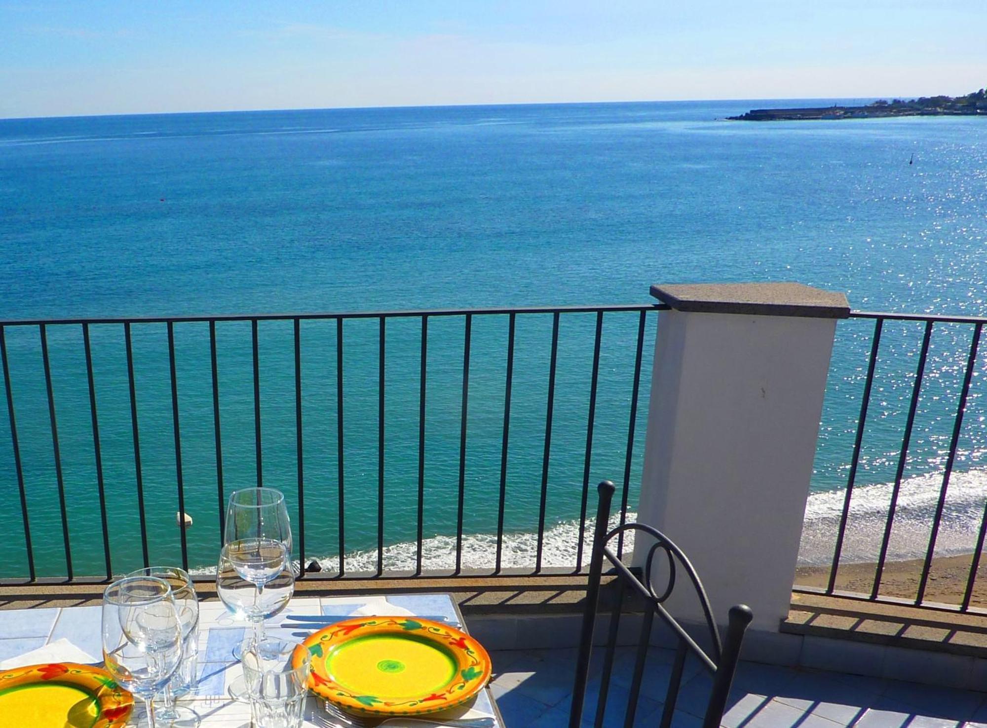 Hotel Palladio Giardini Naxos Bagian luar foto