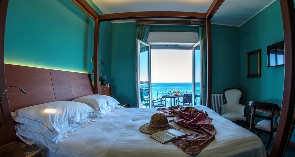 Hotel Palladio Giardini Naxos Bagian luar foto