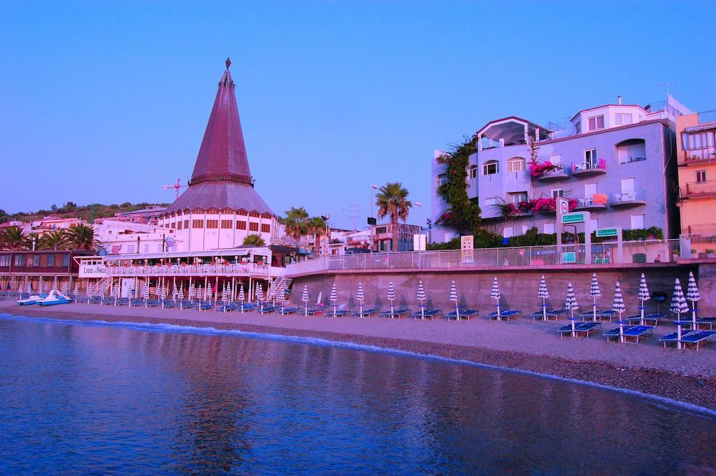 Hotel Palladio Giardini Naxos Bagian luar foto